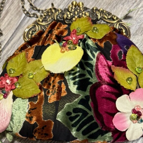 Beautiful Mary Frances Vintage Style Small Floral Purse with Shoulder Chain - Picture 7 of 7